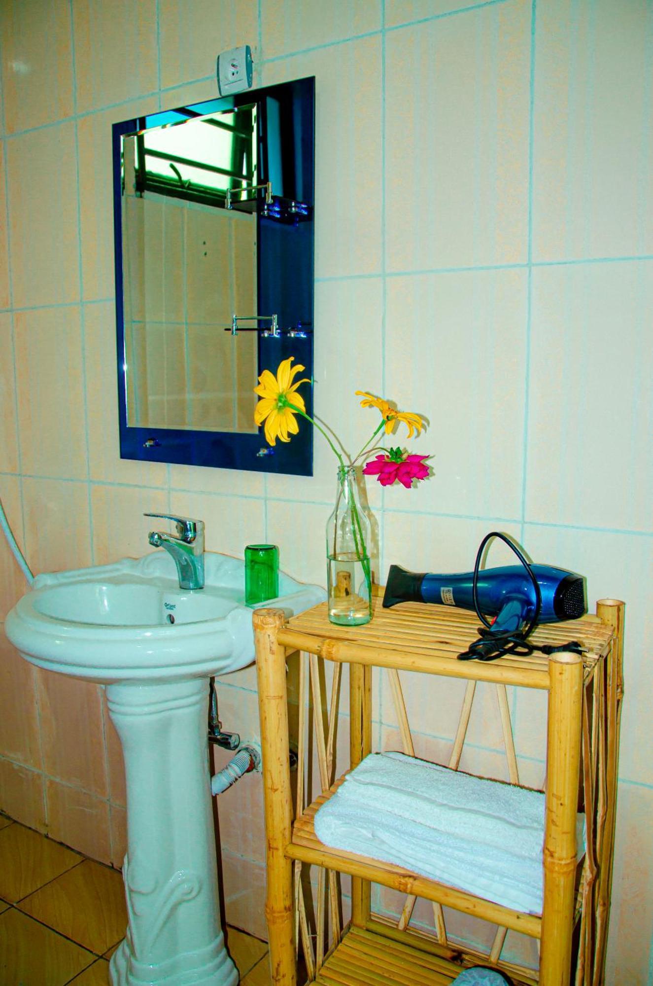 Karisimbi Cave Resort Ruhengeri Buitenkant foto