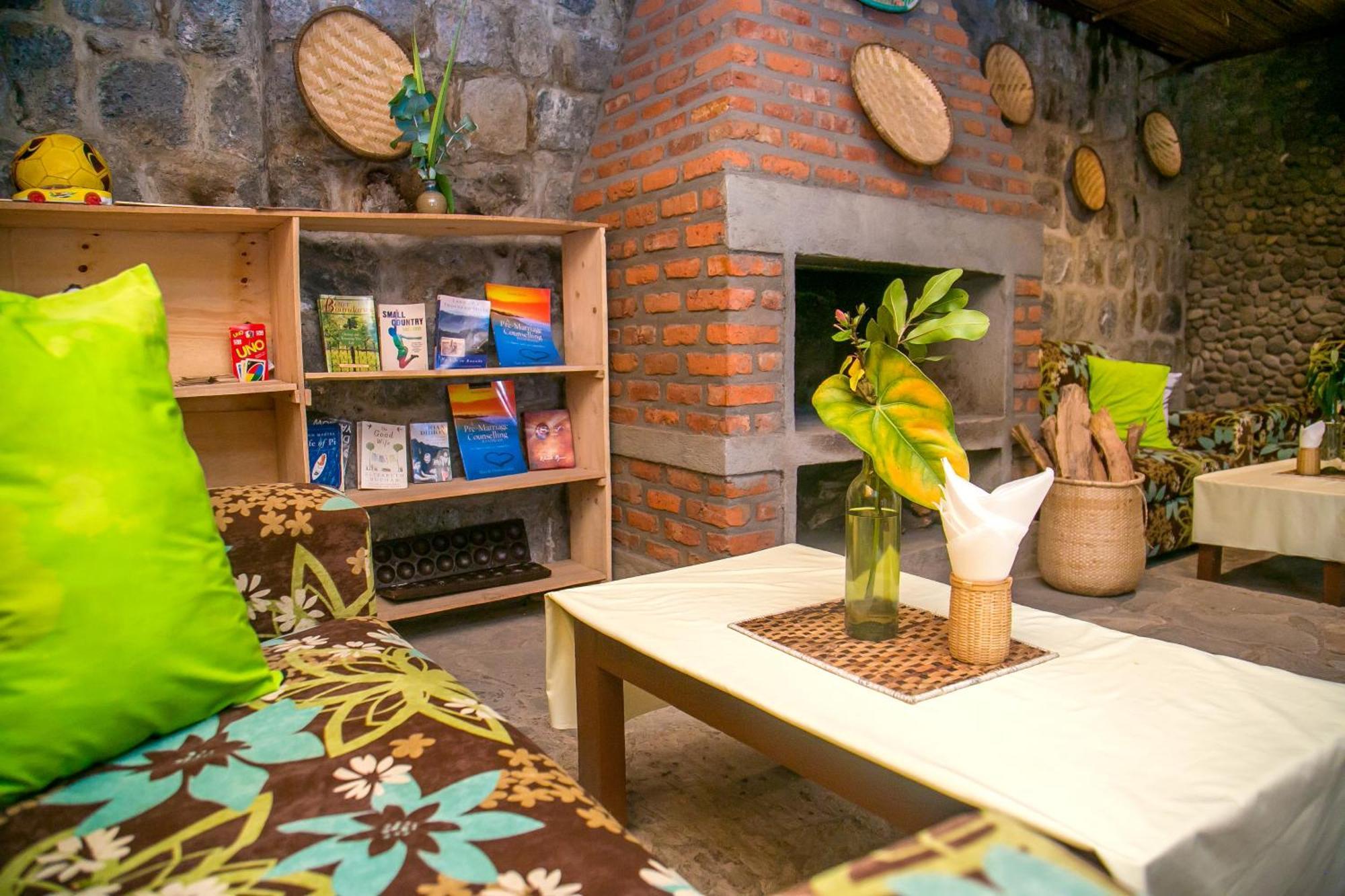 Karisimbi Cave Resort Ruhengeri Buitenkant foto