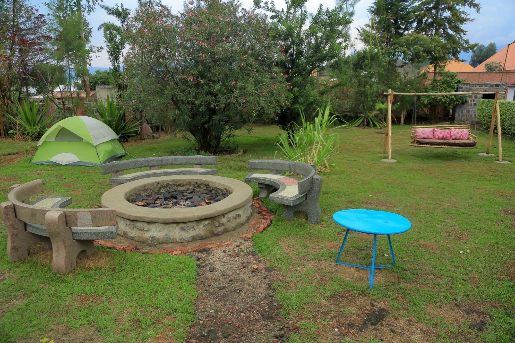Karisimbi Cave Resort Ruhengeri Buitenkant foto