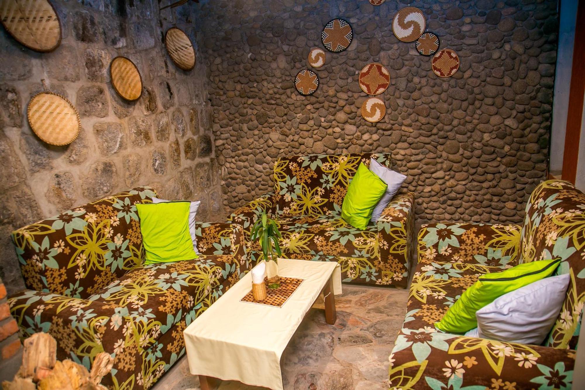 Karisimbi Cave Resort Ruhengeri Buitenkant foto