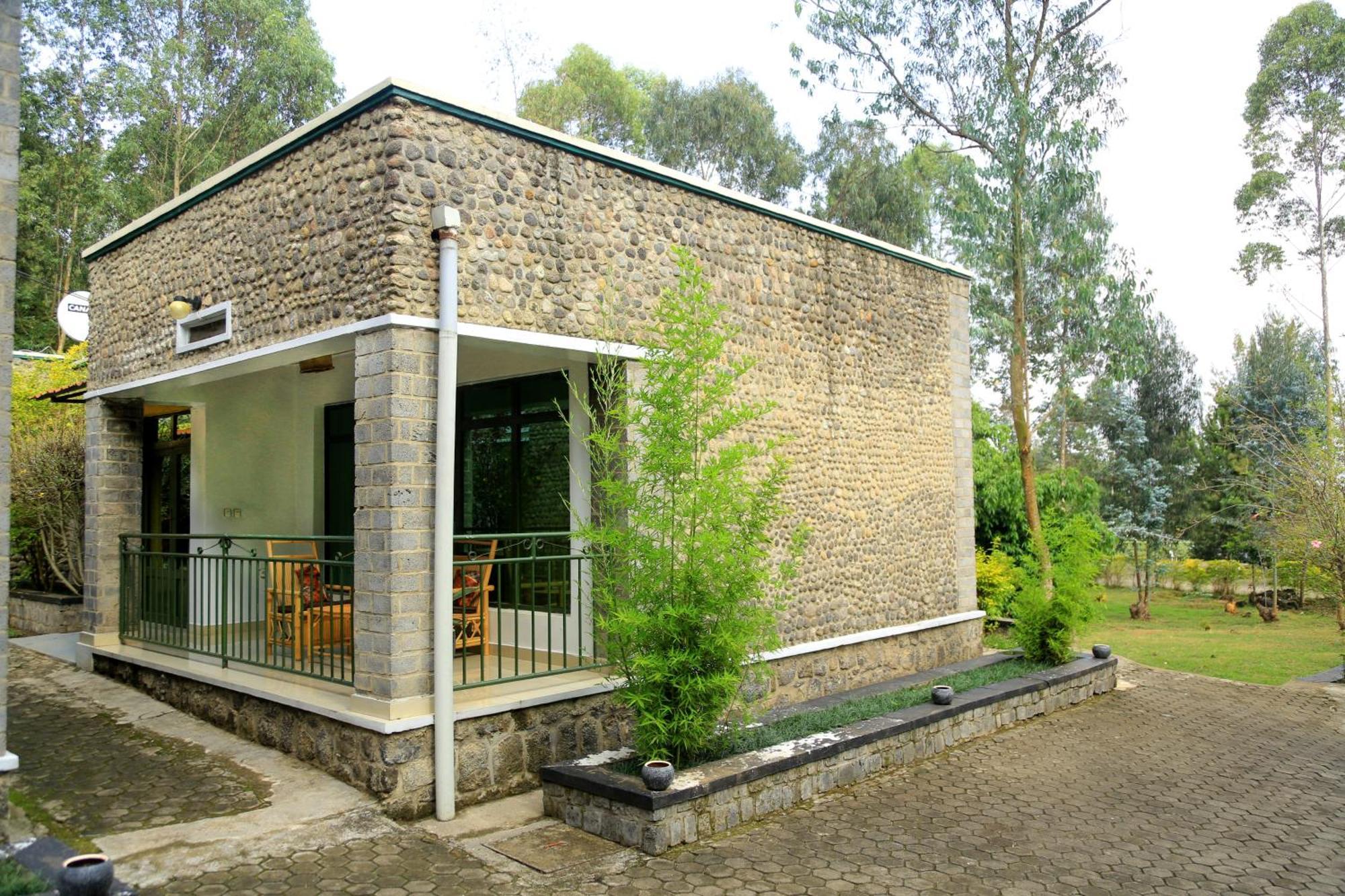 Karisimbi Cave Resort Ruhengeri Buitenkant foto