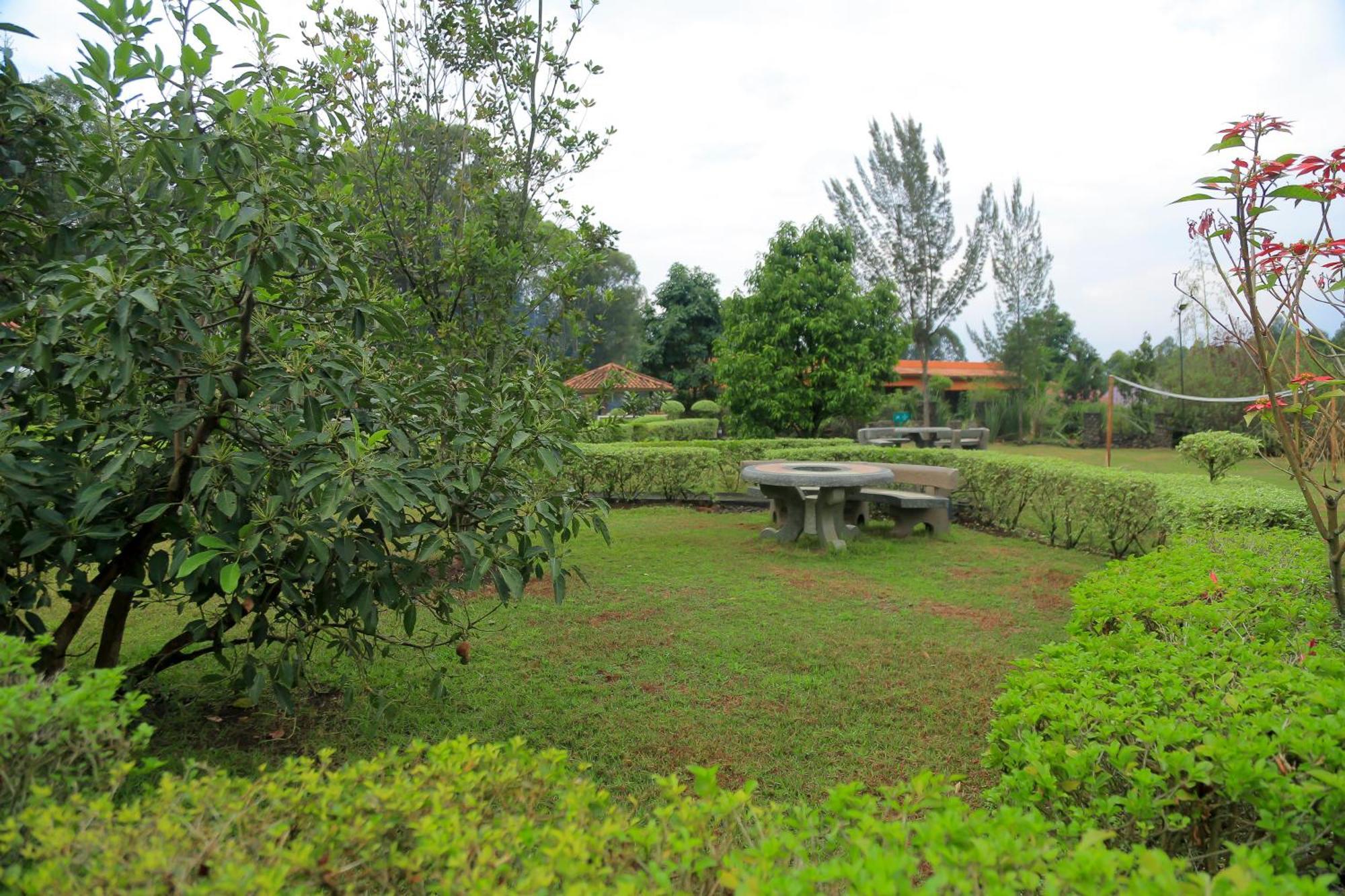 Karisimbi Cave Resort Ruhengeri Buitenkant foto